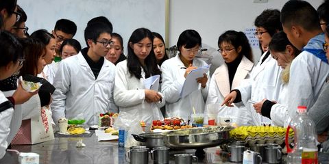以主題教育為契機，深化工程技術創(chuàng)新，驅動教學科研協(xié)同改革
