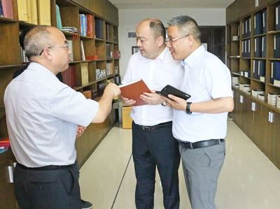 現(xiàn)場交辦解難題 區(qū)長黃國鈞走進企業(yè)開展“三服務(wù)”活動